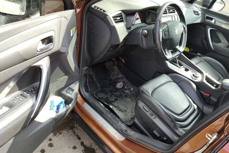 Used DS 6 2014 1.6T Luxury Edition THP160 Interior 3