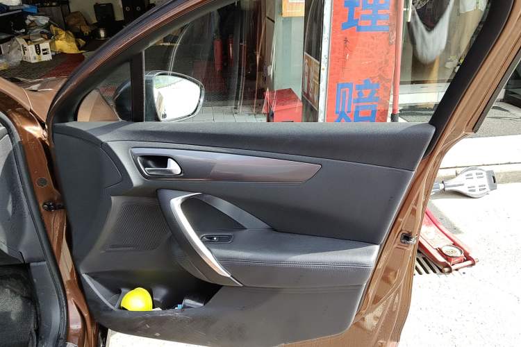 Used DS 6 2014 1.6T Luxury Edition THP160 Interior 5