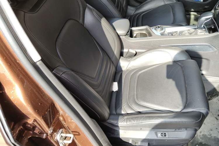Used DS 6 2014 1.6T Luxury Edition THP160 Right Front Seat