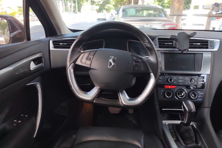Used DS 6 2016 1.6T Luxury Edition THP160 Steering Wheel