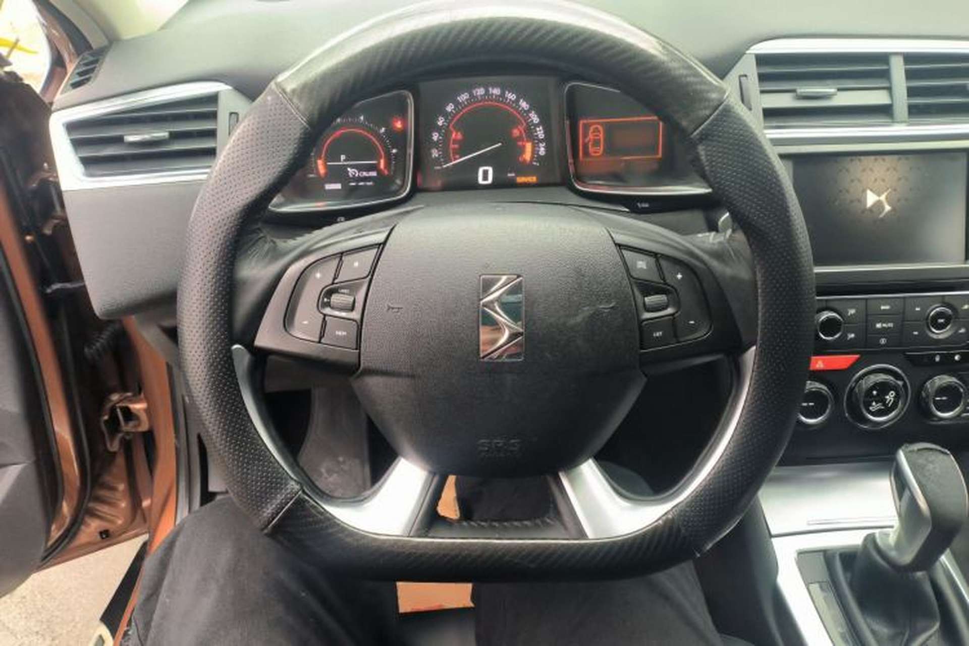 Used DS 6 2014 1.6T Luxury Edition THP160 Steering Wheel