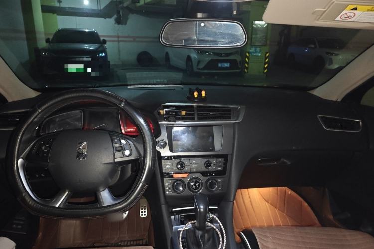 Used DS 6 2014 1.6T Luxury Edition THP200 Center Console