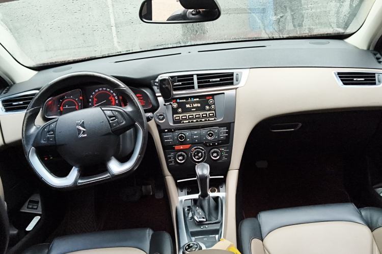 Used DS 6 2014 1.6T Luxury Edition THP160 Center Console