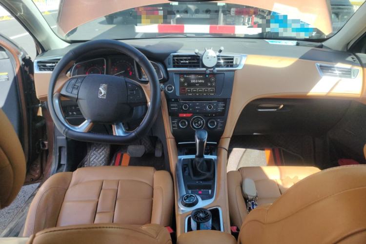 Used DS 6 2014 1.6T Prestige Edition THP160 Center Console