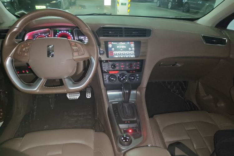Used DS 6 2014 1.6T Prestige Edition THP200 Center Console