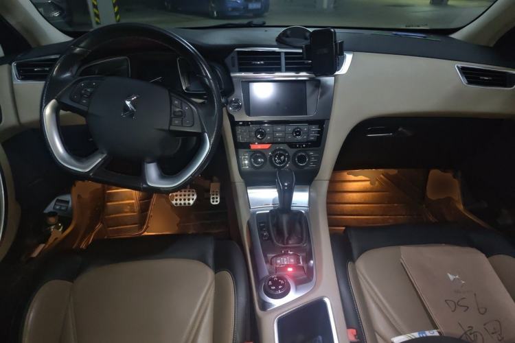 Used DS 6 2014 1.6T Luxury Edition THP200 Center Console
