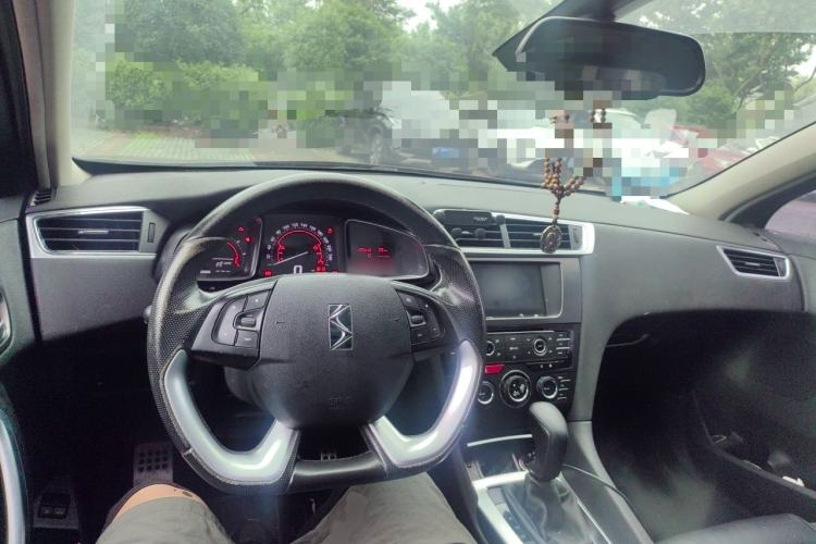 Used DS 6 2014 1.6T Luxury Edition THP200 Center Console