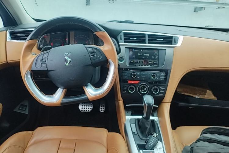 Used DS 6 2014 1.6T Prestige Edition THP200 Center Console