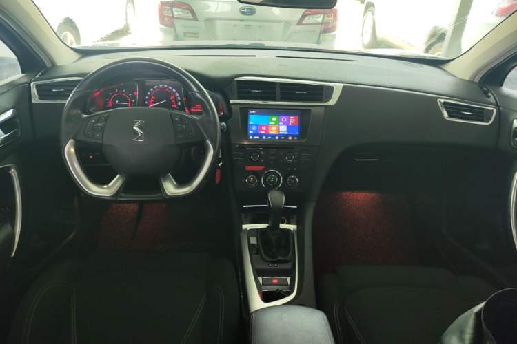 Used DS 6 2014 1.6T Comfort Edition THP160 Center Console