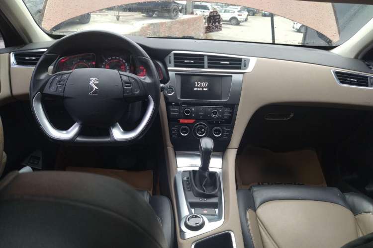 Used DS 6 2014 1.6T Luxury Edition THP160 Center Console