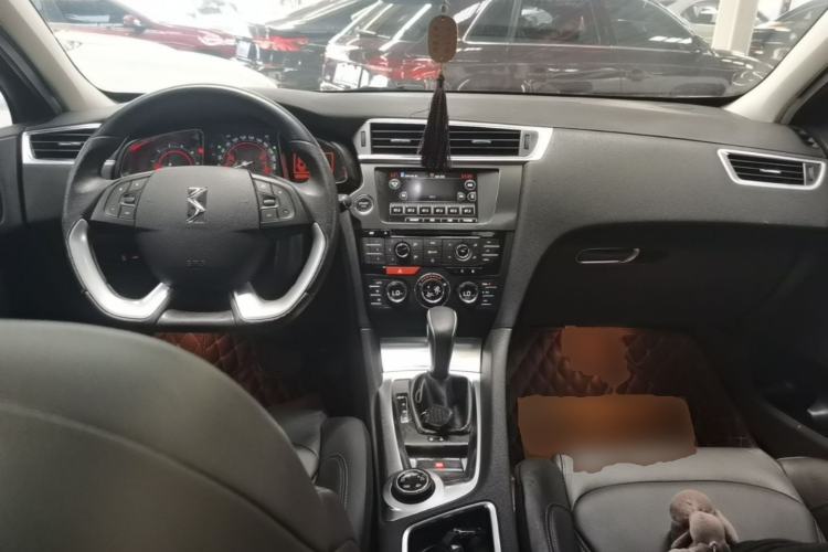 Used DS 6 2014 1.6T Luxury Edition THP160 Center Console