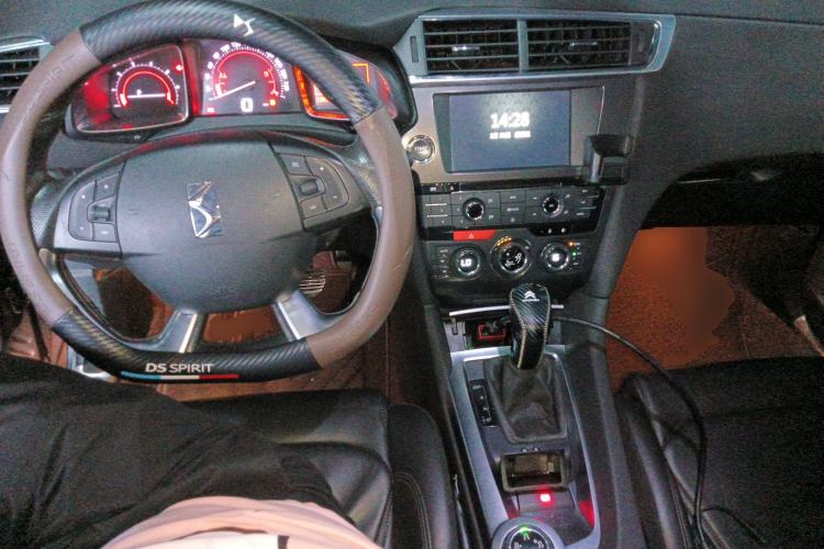 Used DS 6 2014 1.6T Luxury Edition THP160 Center Console