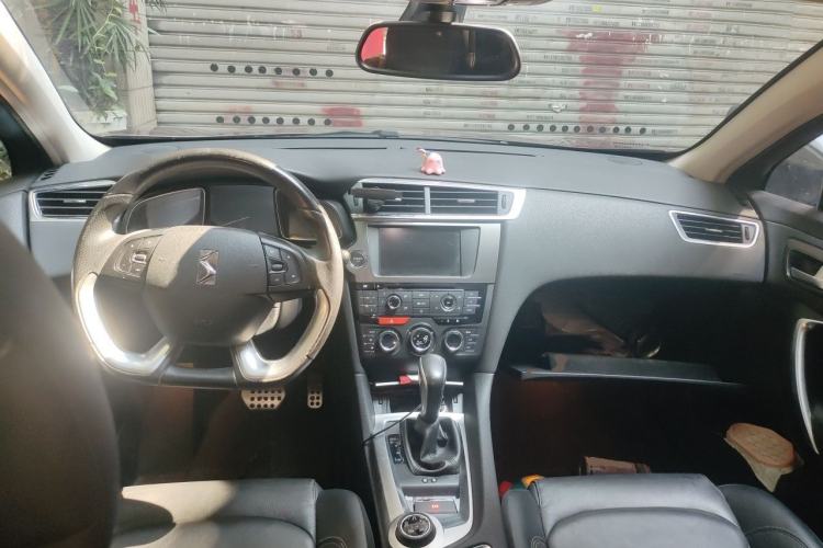 Used DS 6 2014 1.6T Luxury Edition THP200 Center Console