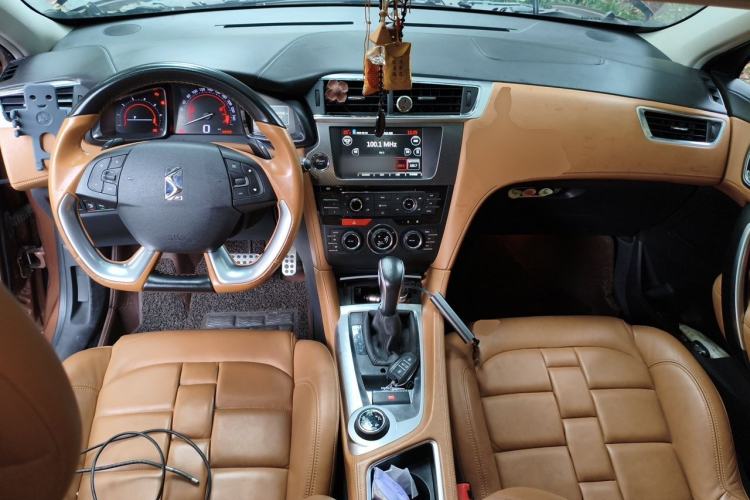 Used DS 6 2014 1.6T Prestige Edition THP200 Center Console