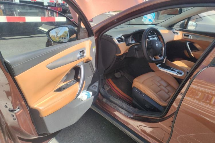 Used DS 6 2014 1.6T Prestige Edition THP160 Driver Seat