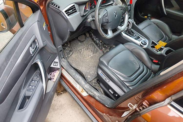 Used DS 6 2014 1.6T Luxury Edition THP160 Driver Seat