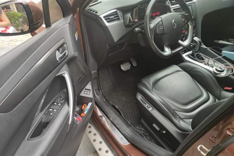 Used DS 6 2014 1.6T Luxury Edition THP200 Driver Seat