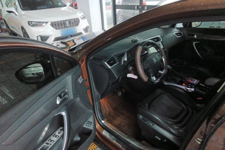 Used DS 6 2014 1.6T Luxury Edition THP160 Driver Seat