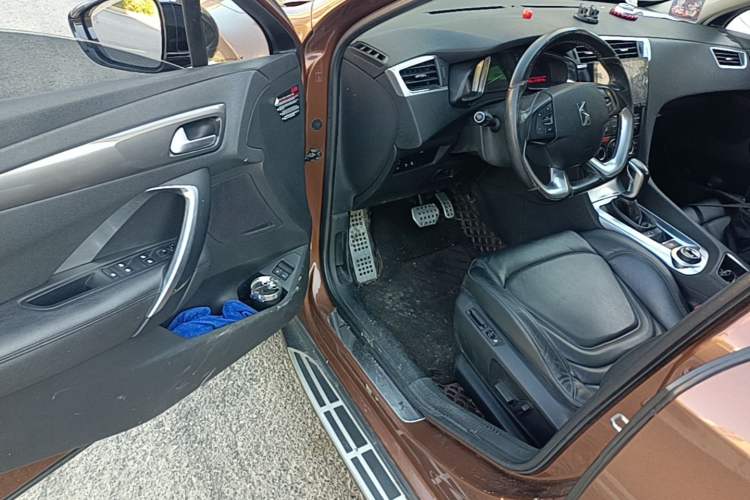 Used DS 6 2014 1.6T Luxury Edition THP200 Driver Seat
