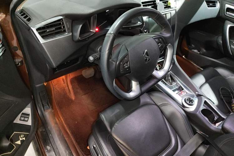 Used DS 6 2014 1.6T Luxury Edition THP160 Driver Seat