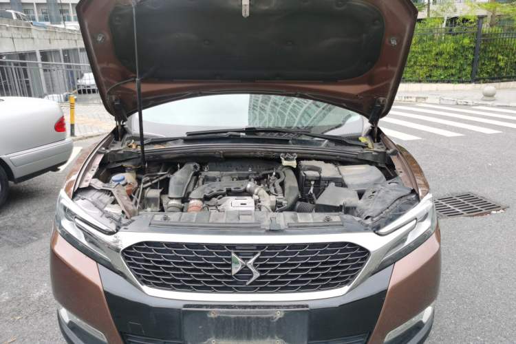 Used DS 6 2014 1.6T Luxury Edition THP160 Engine Bay