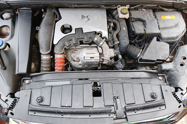 Used DS 6 2014 1.6T Luxury Edition THP160 Engine Bay