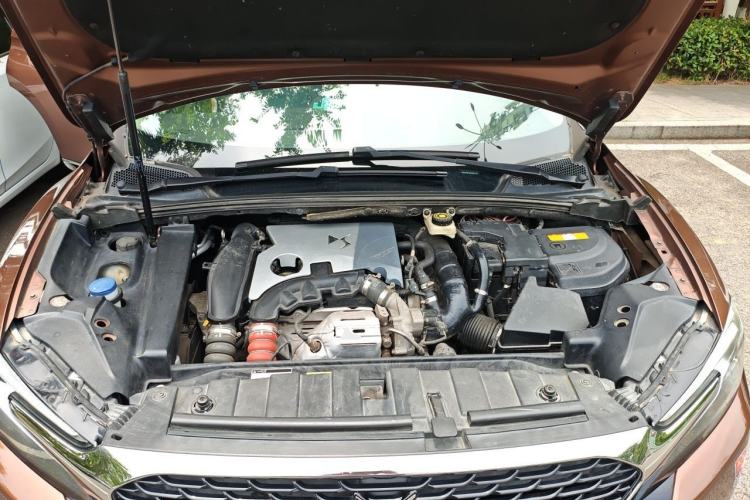 Used DS 6 2014 1.6T Luxury Edition THP160 Engine Bay