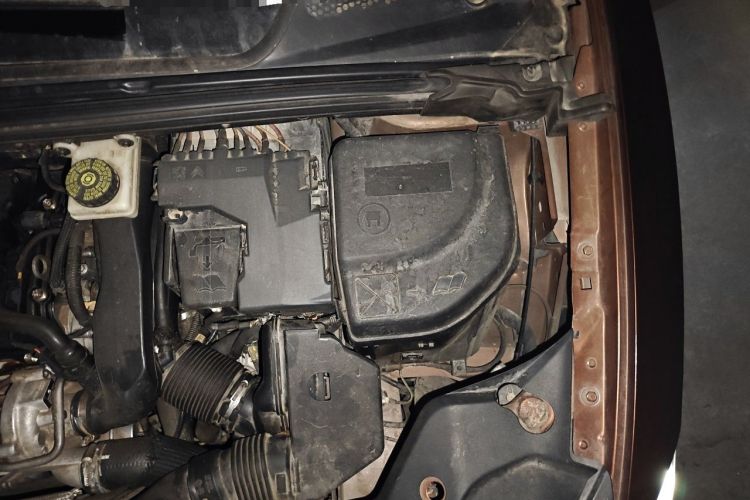 Used DS 6 2014 1.6T Luxury Edition THP200 Engine Bay Left