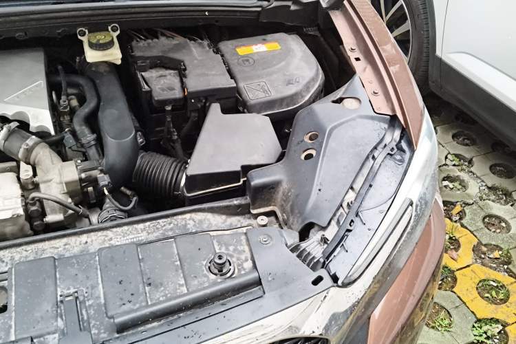 Used DS 6 2014 1.6T Luxury Edition THP160 Engine Bay Left