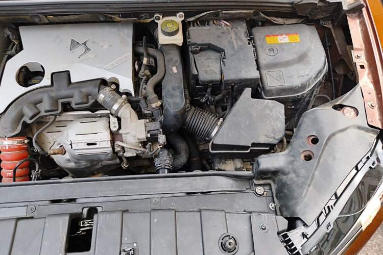 Used DS 6 2014 1.6T Luxury Edition THP160 Engine Bay Left