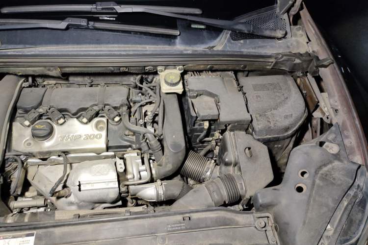 Used DS 6 2014 1.6T Luxury Edition THP200 Engine Bay Left