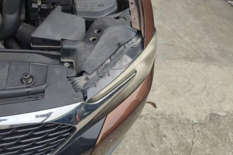 Used DS 6 2014 1.6T Luxury Edition THP160 Engine Bay Left