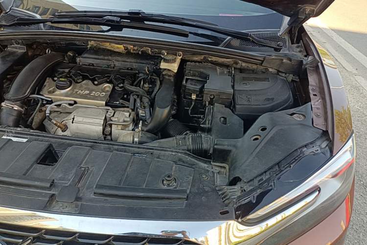 Used DS 6 2014 1.6T Luxury Edition THP200 Engine Bay Left