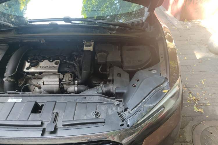 Used DS 6 2014 1.6T Luxury Edition THP200 Engine Bay Left