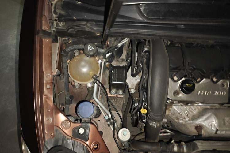 Used DS 6 2014 1.6T Luxury Edition THP200 Engine Bay Right