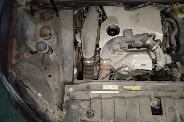 Used DS 6 2014 1.6T Luxury Edition THP160 Engine Bay Right