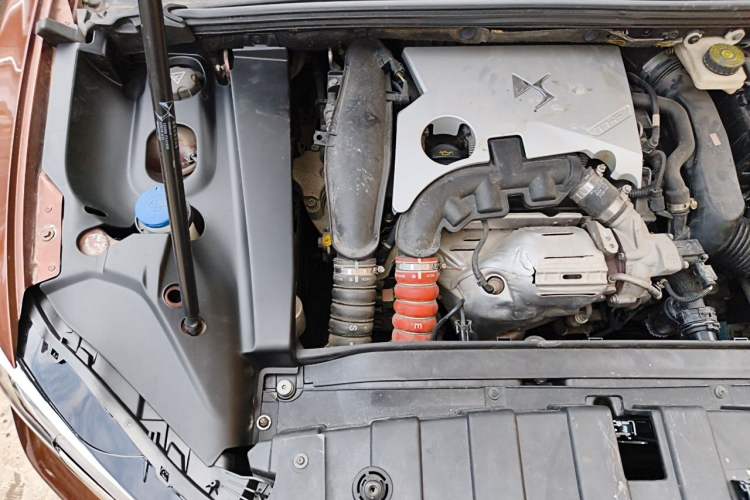 Used DS 6 2014 1.6T Luxury Edition THP160 Engine Bay Right