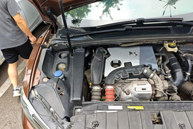 Used DS 6 2014 1.6T Luxury Edition THP160 Engine Bay Right
