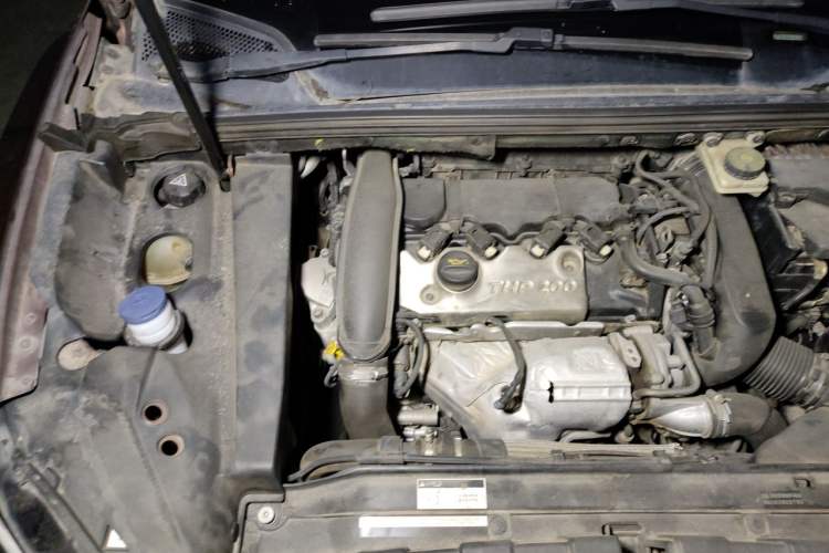 Used DS 6 2014 1.6T Luxury Edition THP200 Engine Bay Right