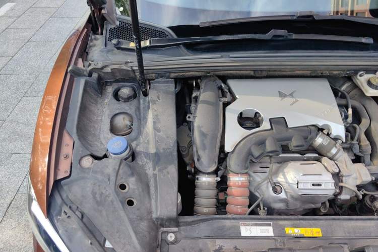 Used DS 6 2014 1.6T Luxury Edition THP160 Engine Bay Right