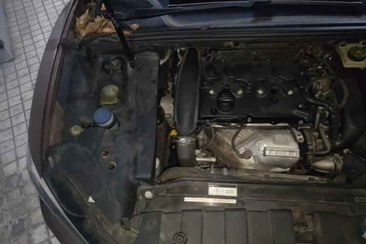 Used DS 6 2014 1.6T Luxury Edition THP200 Engine Bay Right