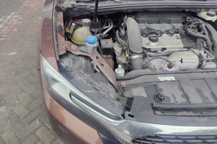 Used DS 6 2014 1.6T Luxury Edition THP200 Engine Bay Right