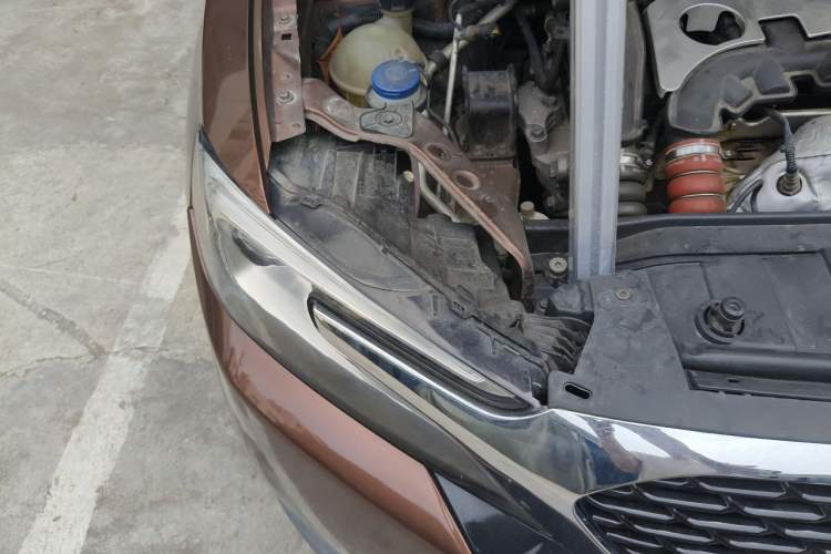 Used DS 6 2014 1.6T Luxury Edition THP160 Engine Bay Right