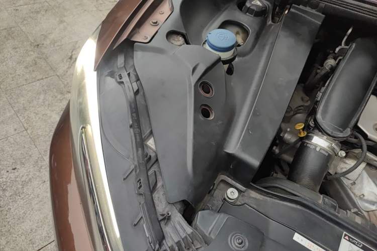 Used DS 6 2014 1.6T Luxury Edition THP200 Engine Bay Right