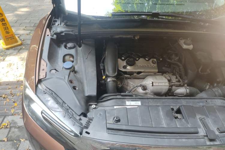 Used DS 6 2014 1.6T Luxury Edition THP200 Engine Bay Right