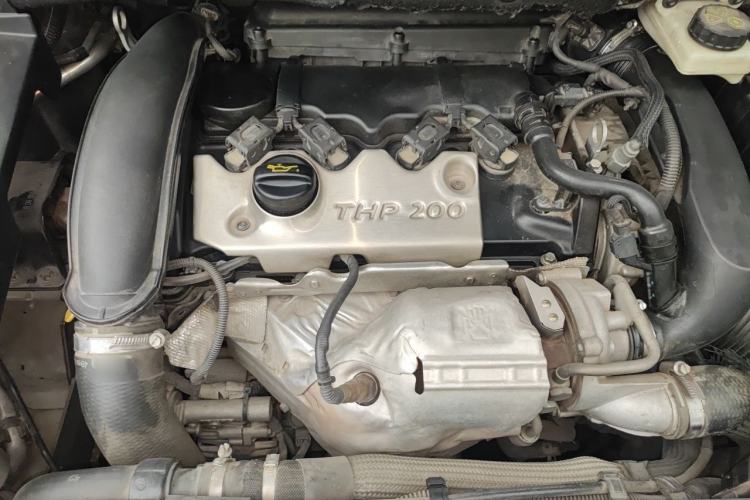 Used DS 6 2014 1.6T Luxury Edition THP200 Engine Bay