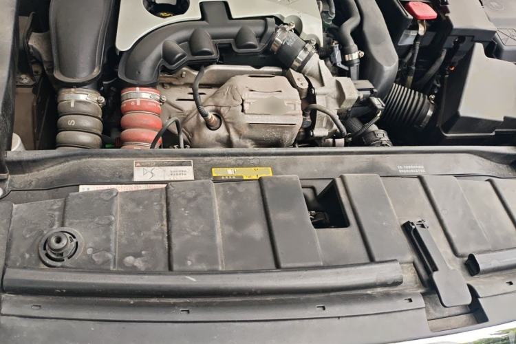Used DS 6 2014 1.6T Luxury Edition THP160 Engine Bay