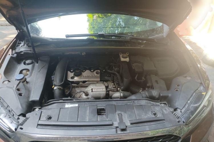 Used DS 6 2014 1.6T Luxury Edition THP200 Engine Bay