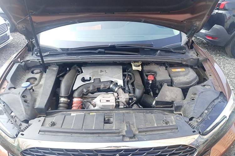 Used DS 6 2014 1.6T Luxury Edition THP160 Engine Bay