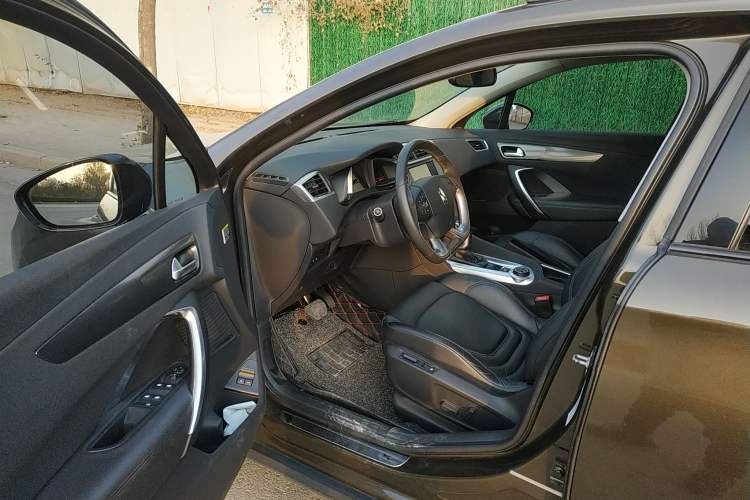 Used DS 6 2014 1.6T Luxury Edition THP160 Exterior 12
